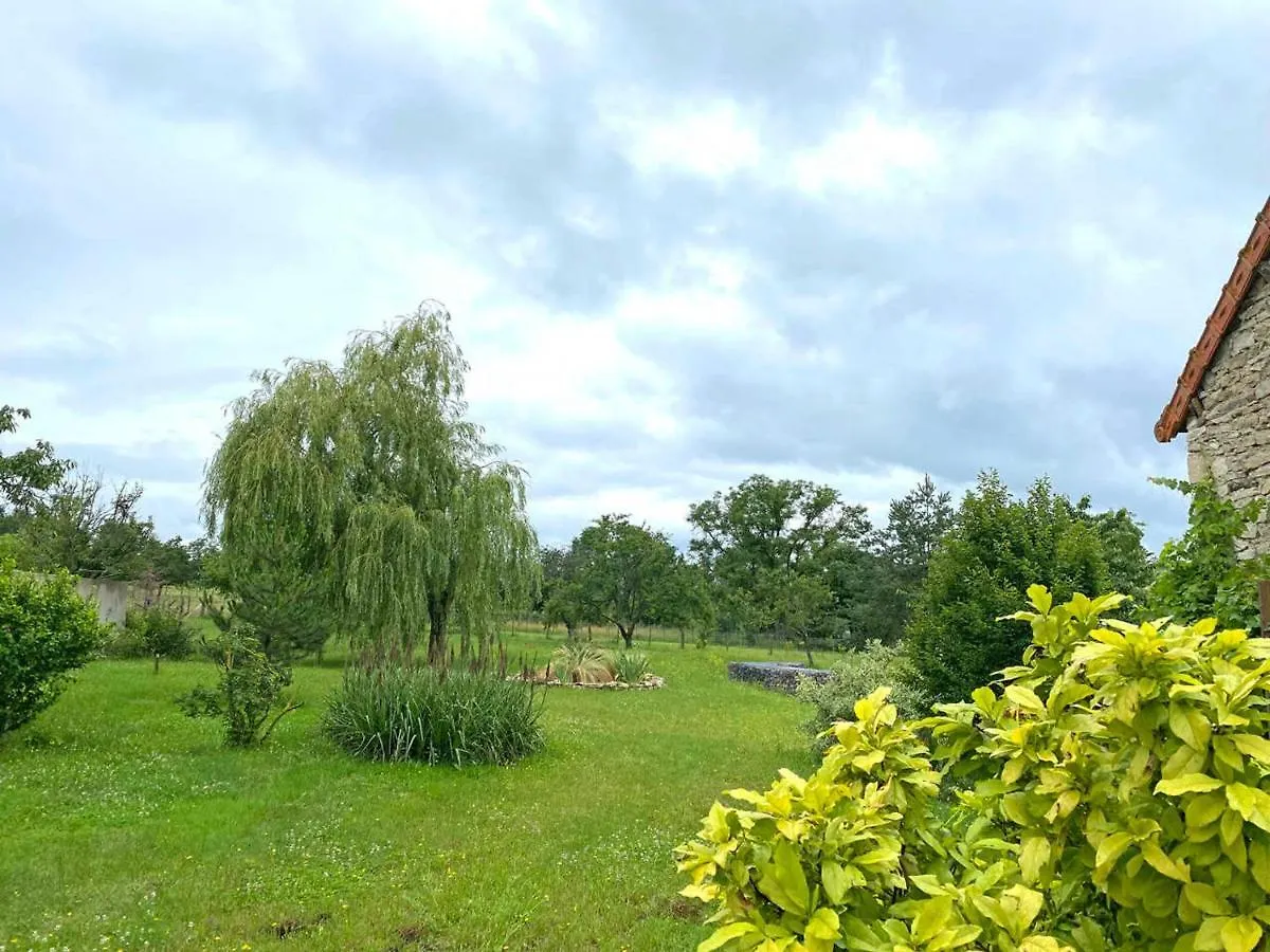 Gite Cosy Avec Spa, Grand Jardin, Proche De La Riviere Sioule - Ideal Pour Famille Et Relaxation - Fr-1-489-342 Saint-Bonnet-de-Rochefort