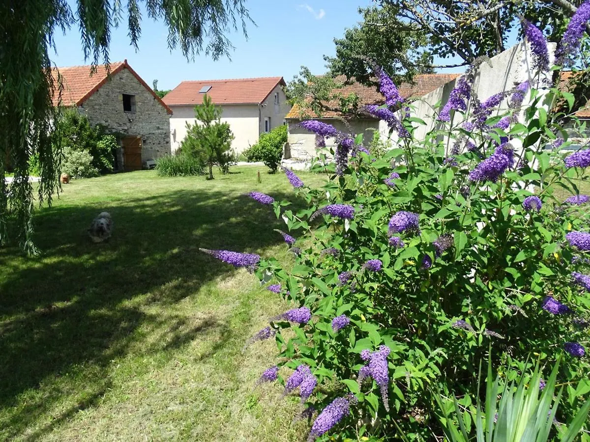 Holiday home Gite Cosy Avec Spa, Grand Jardin, Proche De La Riviere Sioule - Ideal Pour Famille Et Relaxation - Fr-1-489-342 Saint-Bonnet-de-Rochefort France